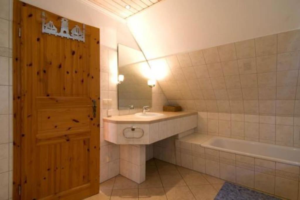 Trollhus - Grosses Familienfreundliches Ferienhaus Борн Экстерьер фото